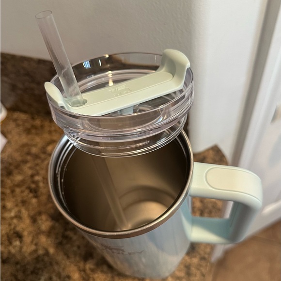 Stanley blueberry milk 40oz - Picture 10 of 14